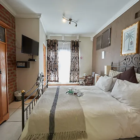 84 On Fourth Guest House-3